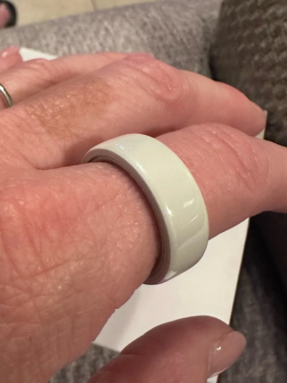 Oura Gen 4 Ceramic Ring - Size 8 Cloud New in open box condition